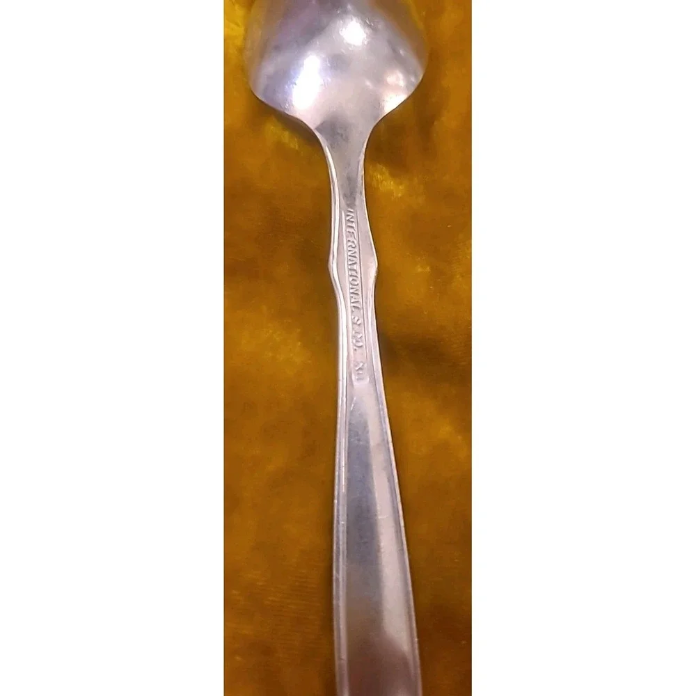 This item is a vintage silver-plated souvenir International Hotel Spoon‎